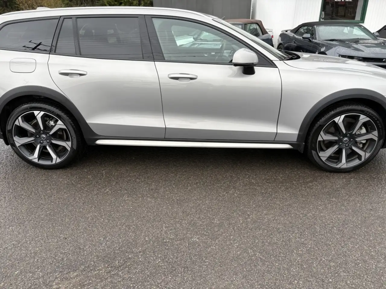 Volvo V60 Cross Country снимка Volvo V60 Cross Country