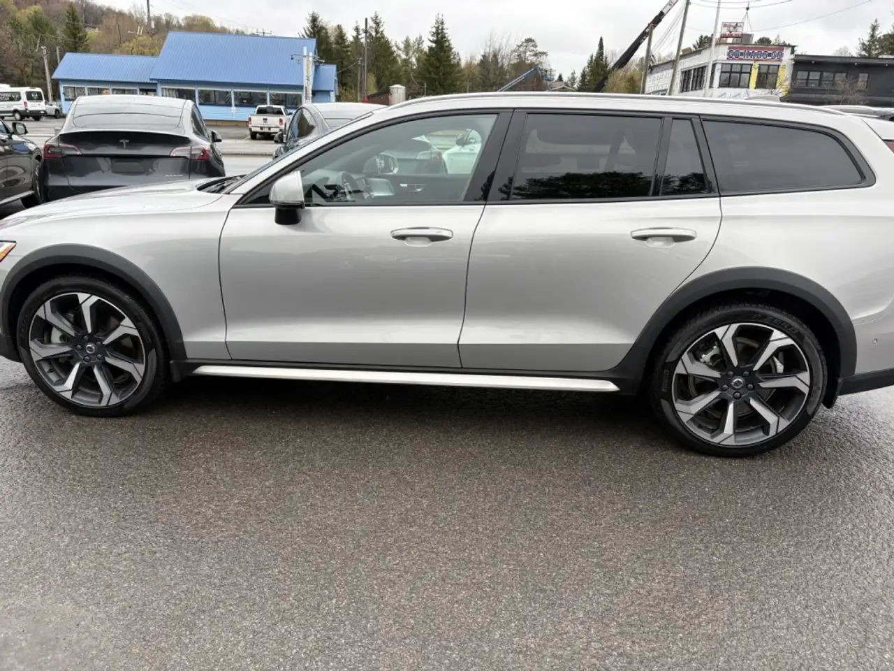 Volvo V60 Cross Country снимка Volvo V60 Cross Country