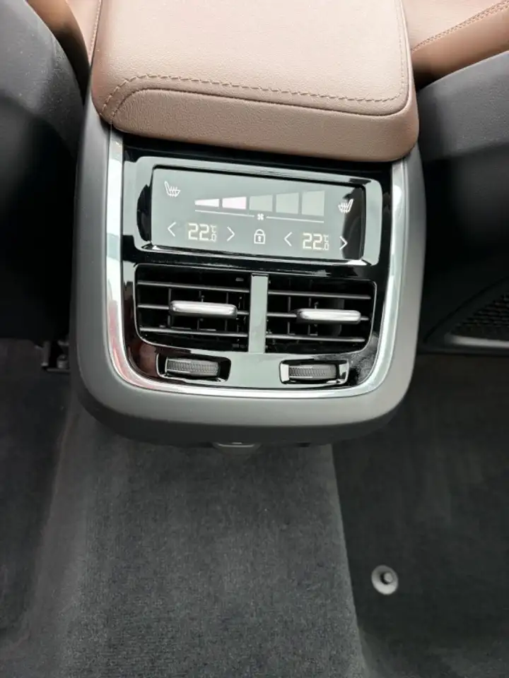 Volvo V60 Cross Country снимка Volvo V60 Cross Country