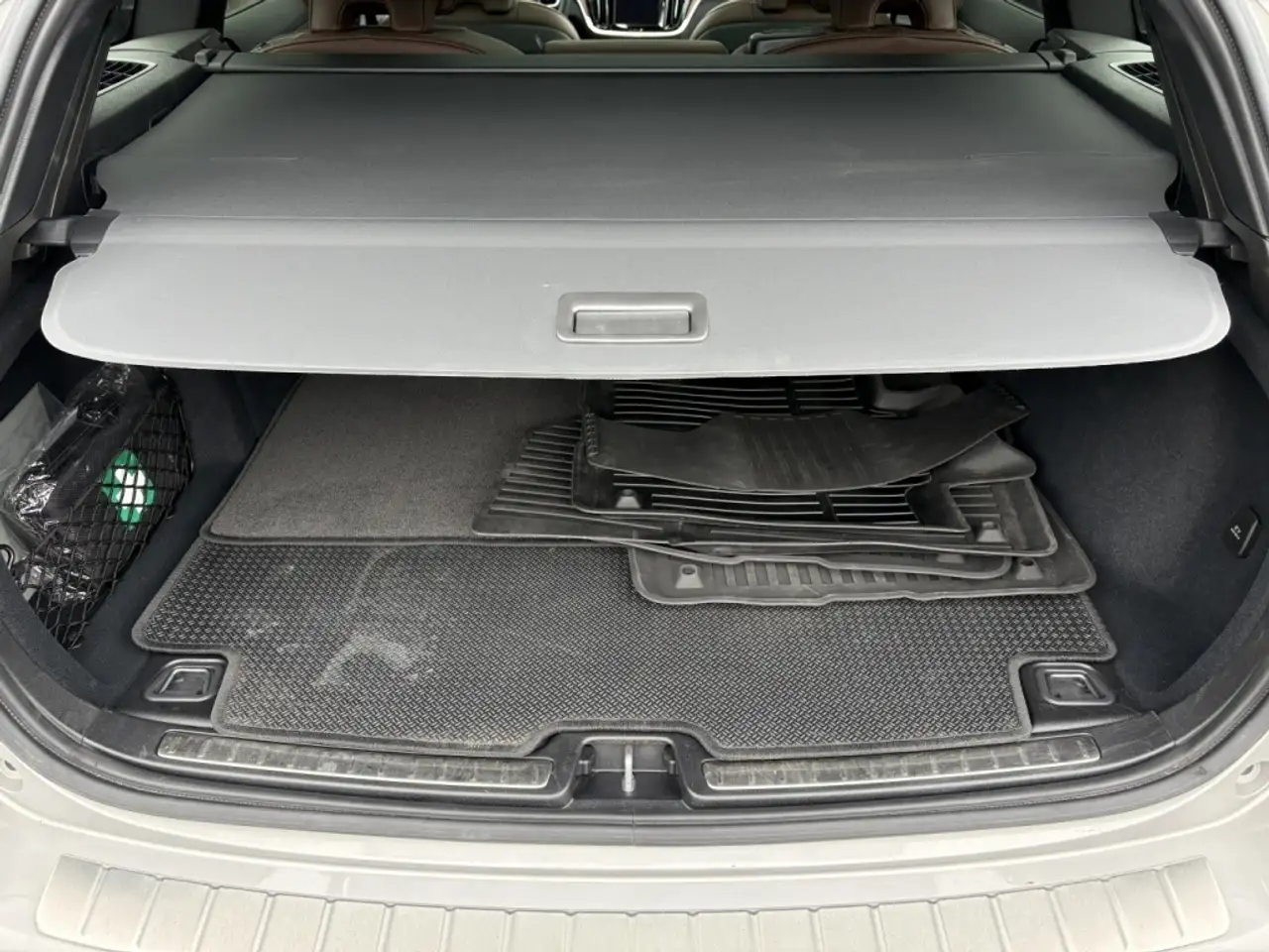 Volvo V60 Cross Country снимка Volvo V60 Cross Country
