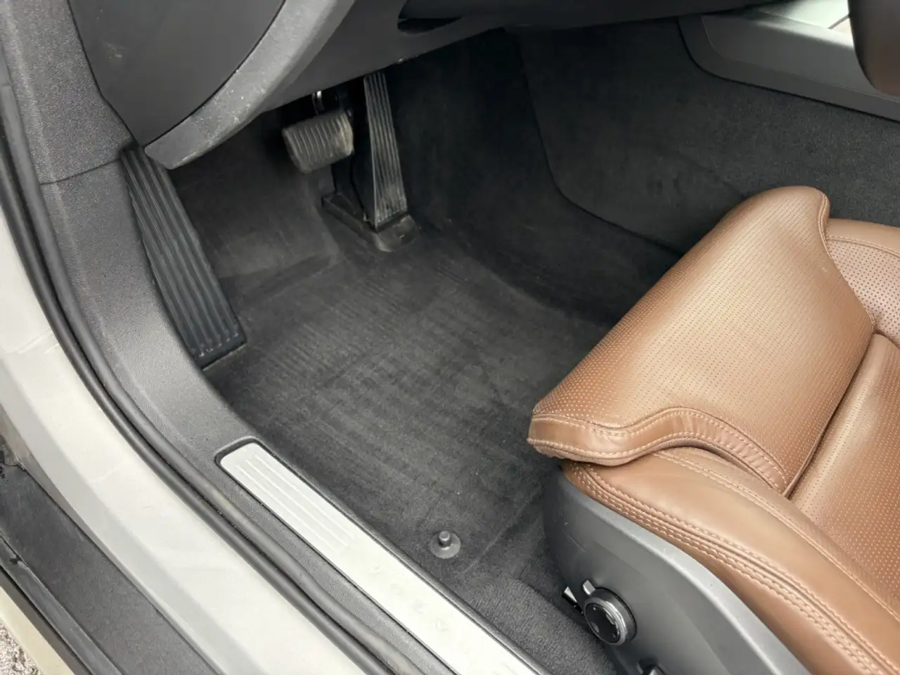 Volvo V60 Cross Country снимка Volvo V60 Cross Country