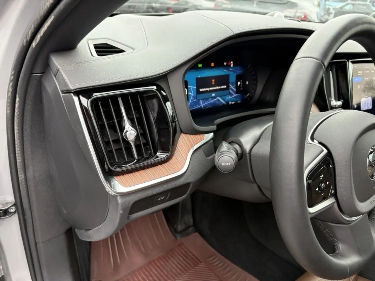 Volvo V60 Cross Country снимка Volvo V60 Cross Country