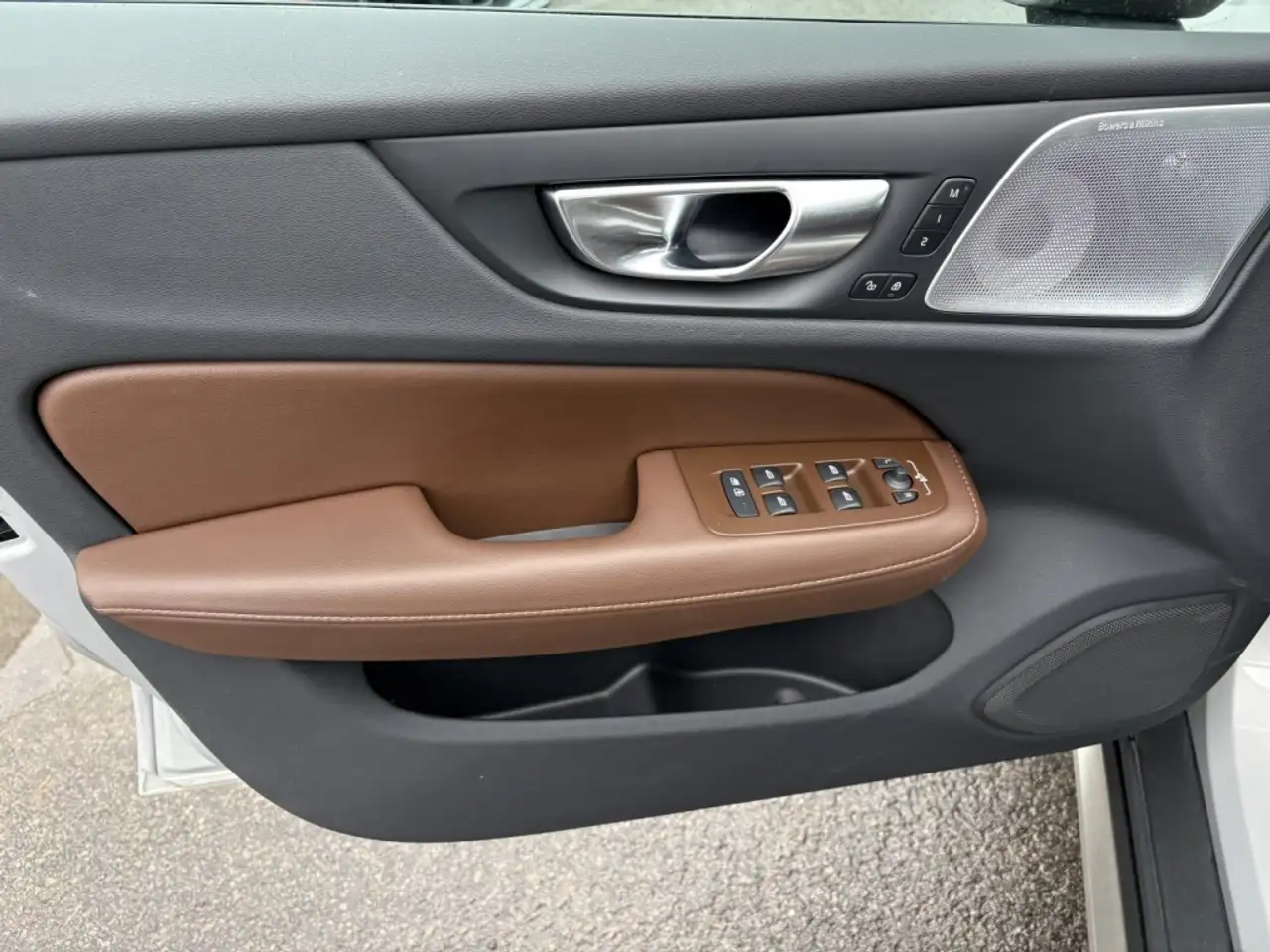 Volvo V60 Cross Country снимка Volvo V60 Cross Country