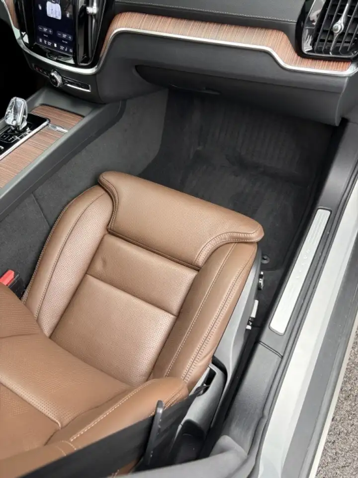 Volvo V60 Cross Country снимка Volvo V60 Cross Country