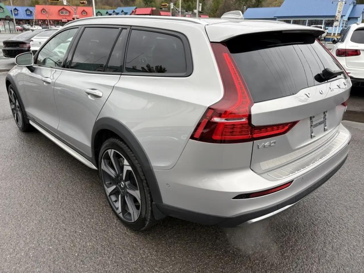 Volvo V60 Cross Country снимка Volvo V60 Cross Country