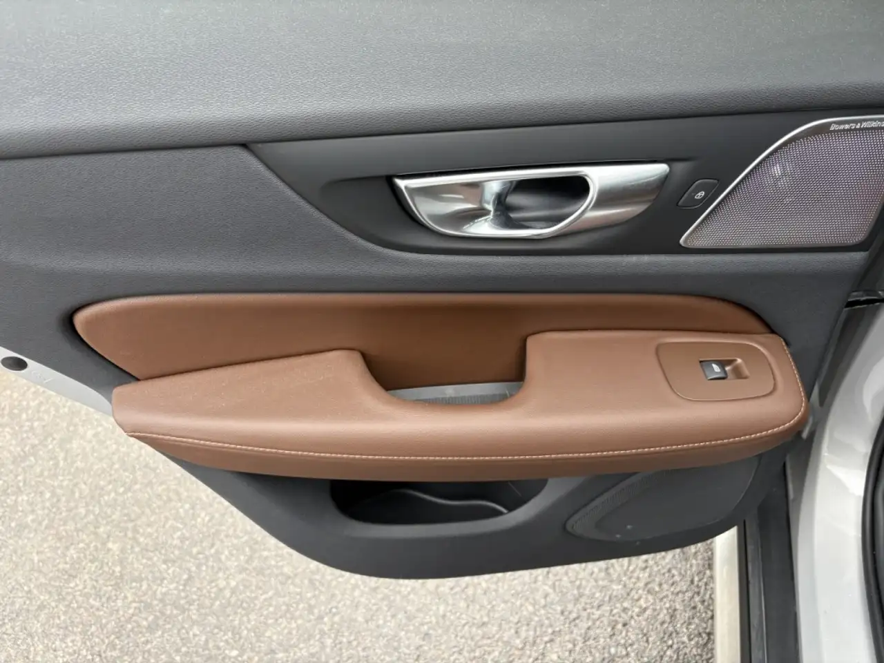 Volvo V60 Cross Country снимка Volvo V60 Cross Country
