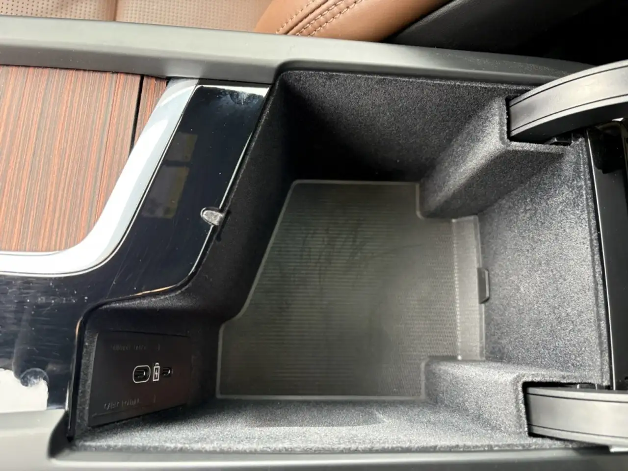 Volvo V60 Cross Country снимка Volvo V60 Cross Country