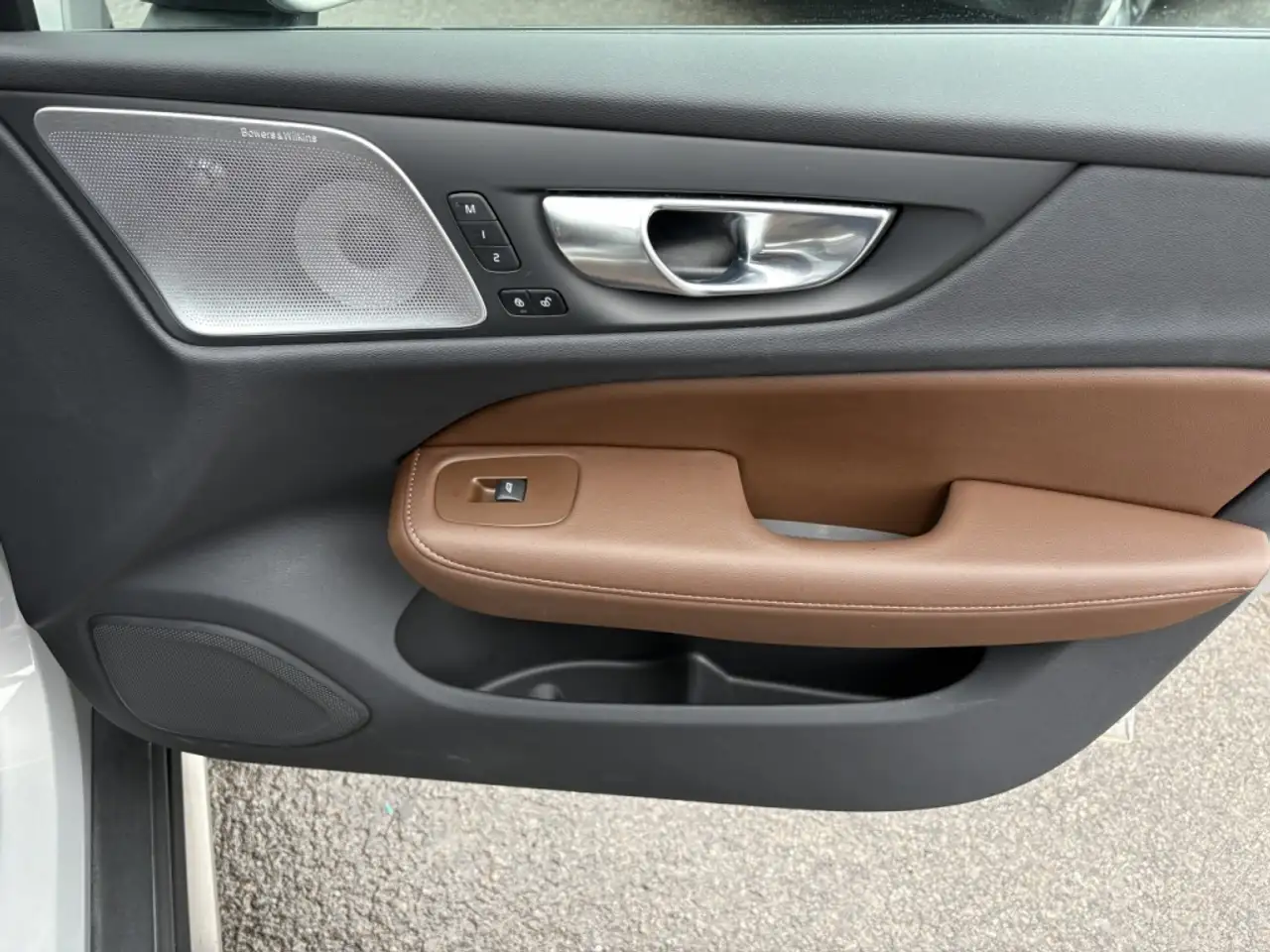 Volvo V60 Cross Country снимка Volvo V60 Cross Country