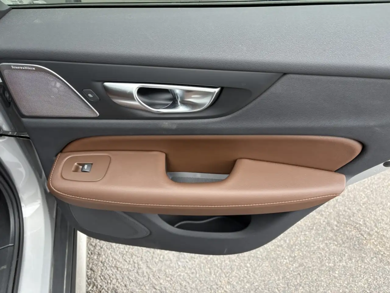Volvo V60 Cross Country снимка Volvo V60 Cross Country