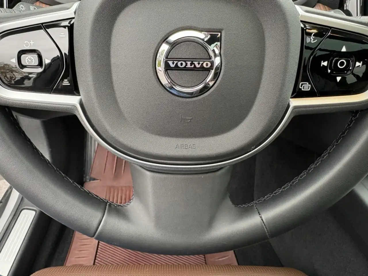 Volvo V60 Cross Country снимка Volvo V60 Cross Country