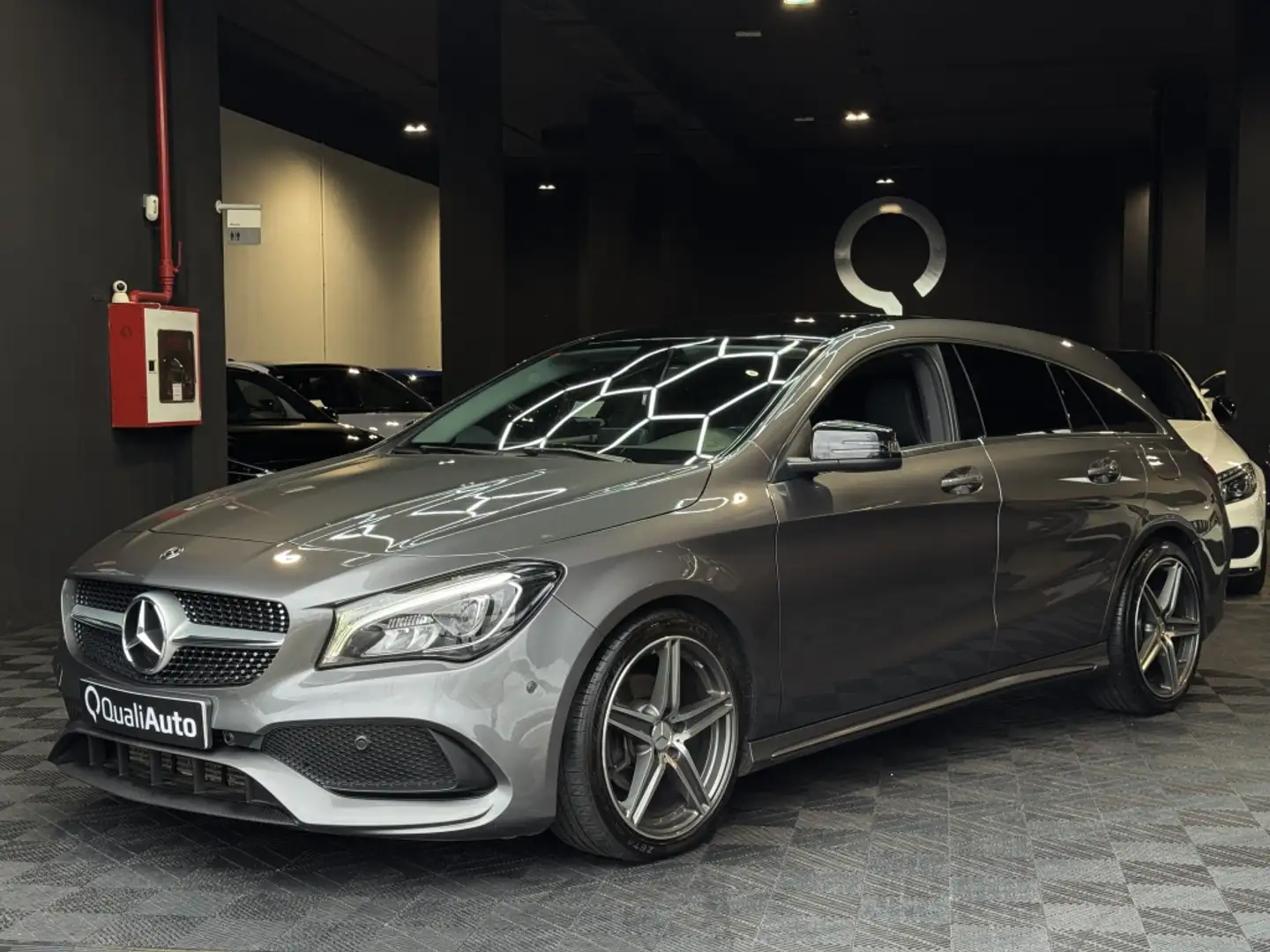 Mercedes-Benz CLA 200 Shooting Brake 200d 7G-DCT Gris - 2