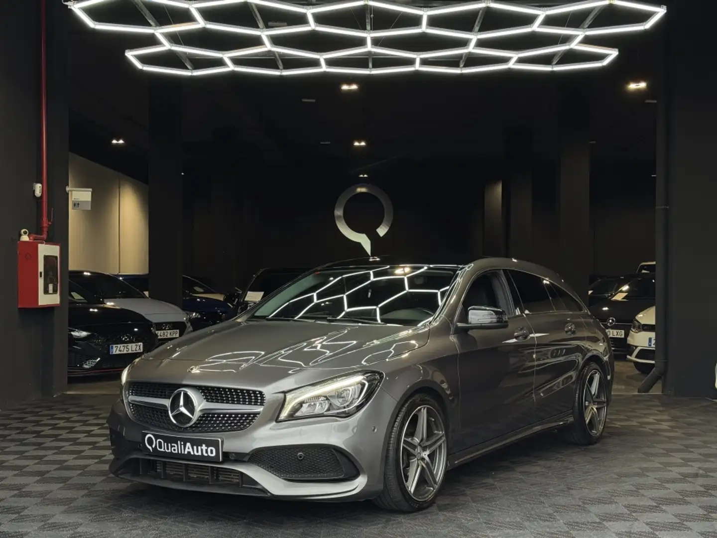 Mercedes-Benz CLA 200 Shooting Brake 200d 7G-DCT Gris - 1