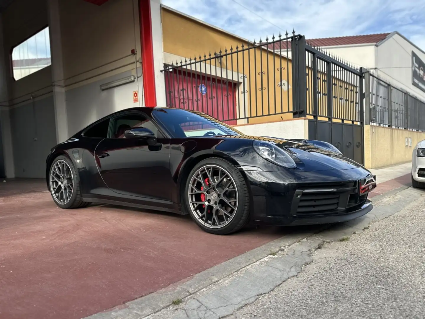 Porsche 992 Carrera S Coupé PDK Black - 2