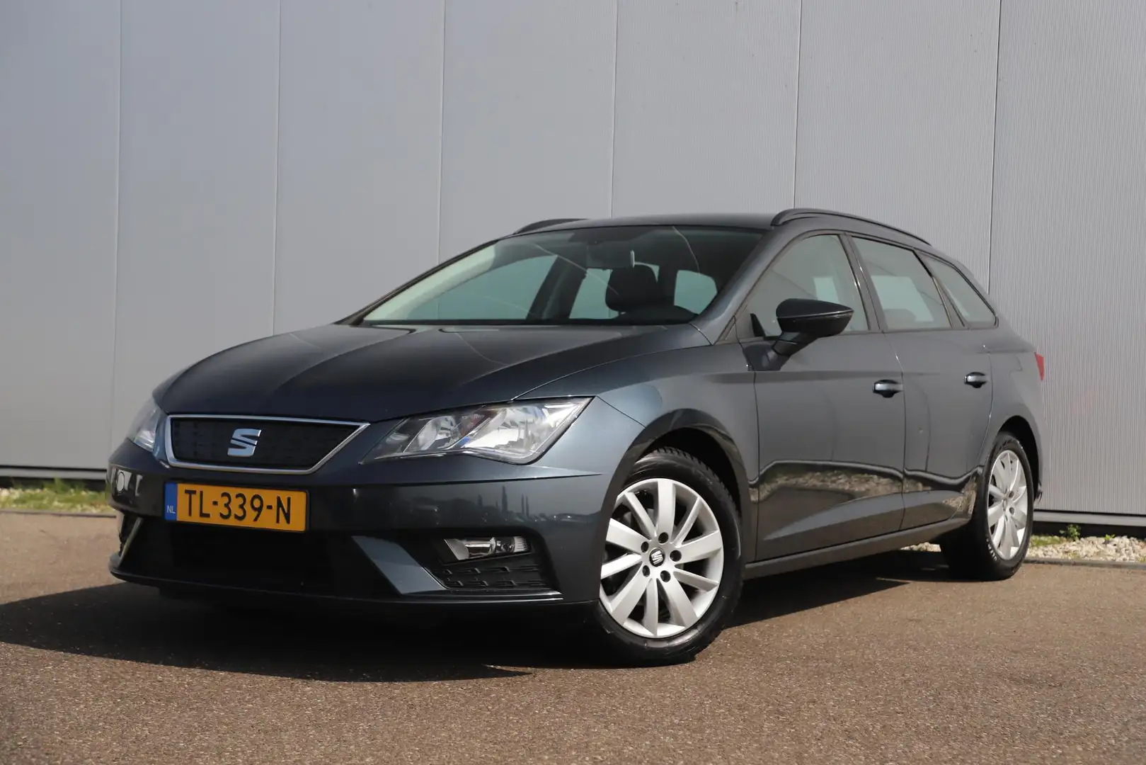 SEAT Leon ST 1.0 EcoTSI Reference 116PK Radio Bluetooth 16 i Grijs - 2