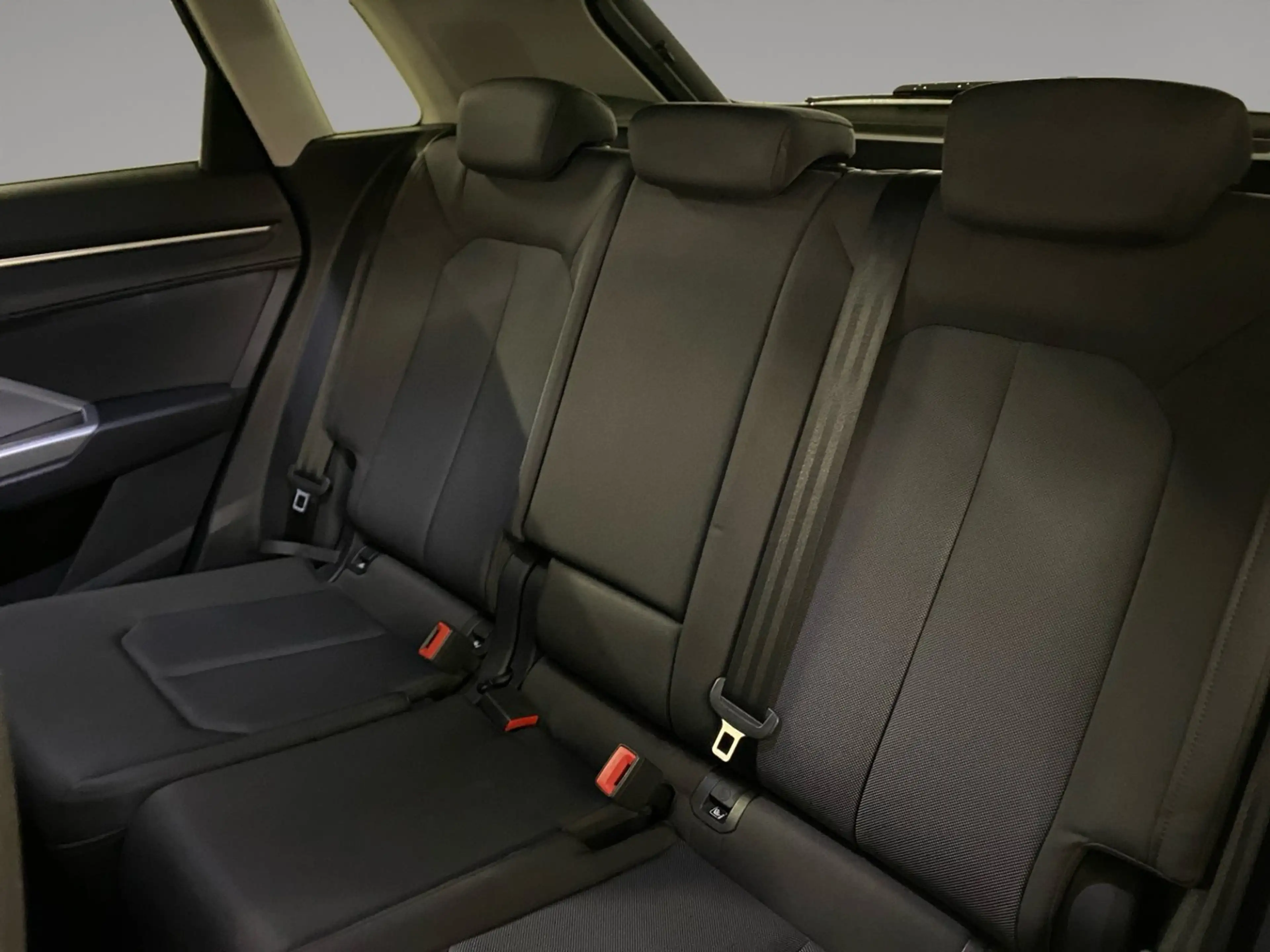 Audi Q3 35 TFSI — photo 14