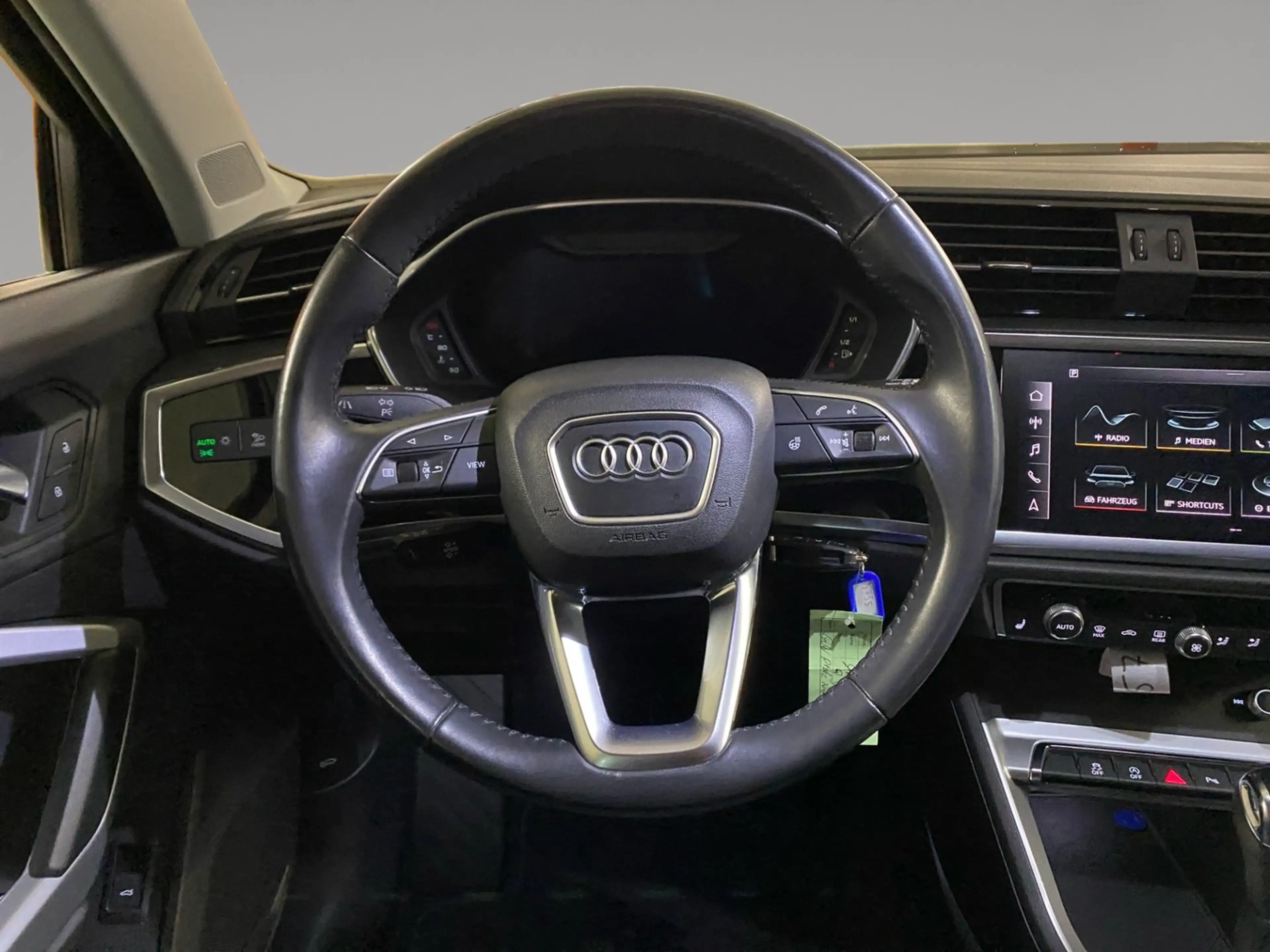 Audi Q3 35 TFSI — photo 10
