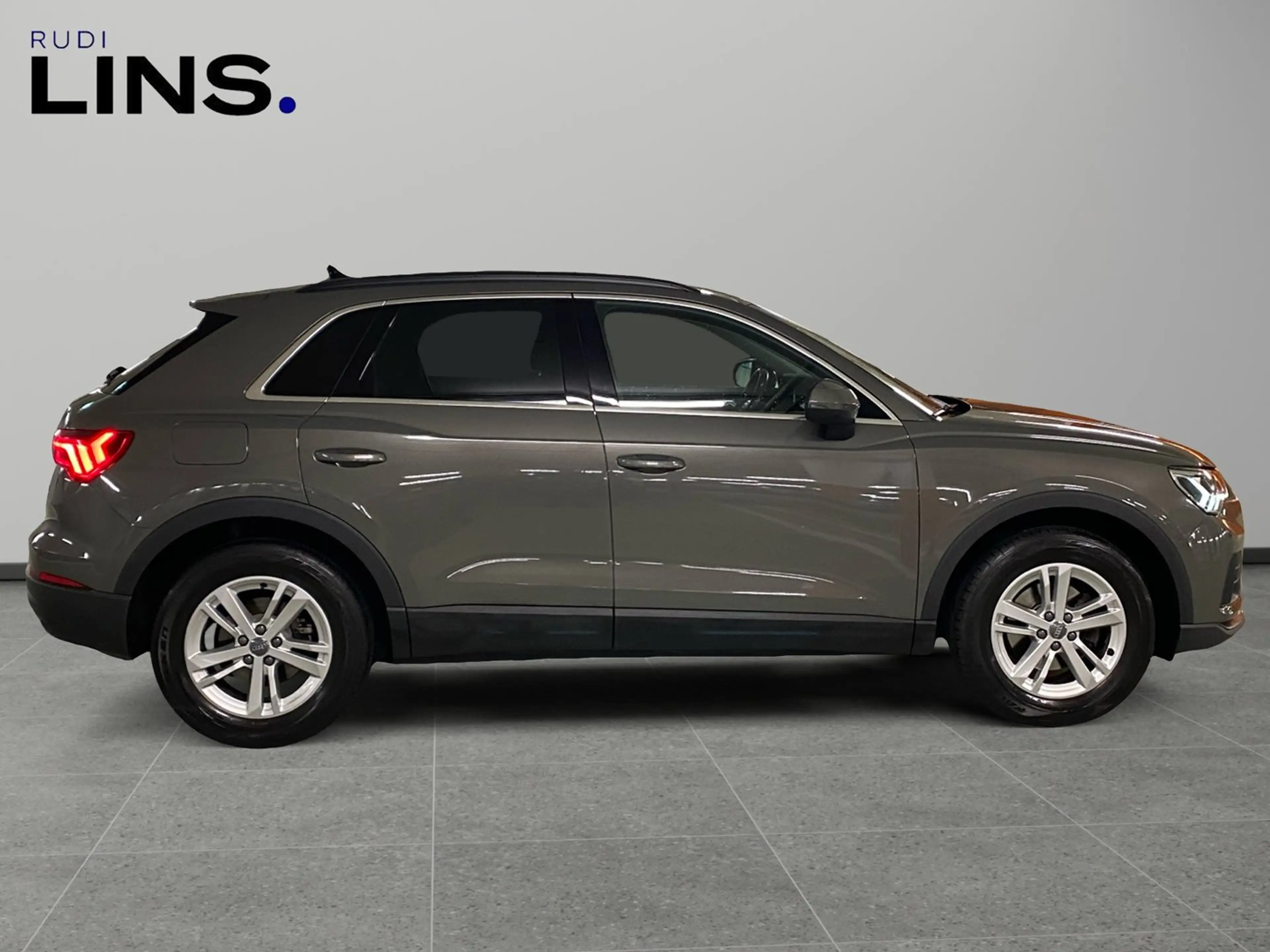 Audi Q3 35 TFSI — photo 4