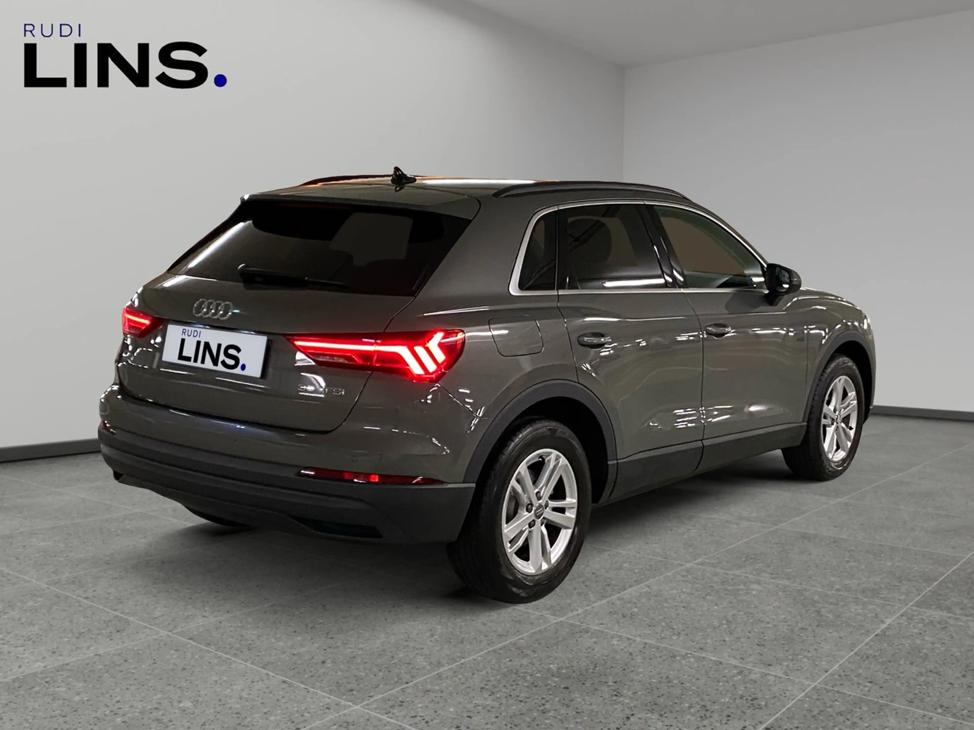 Audi Q3 35 TFSI — photo 6
