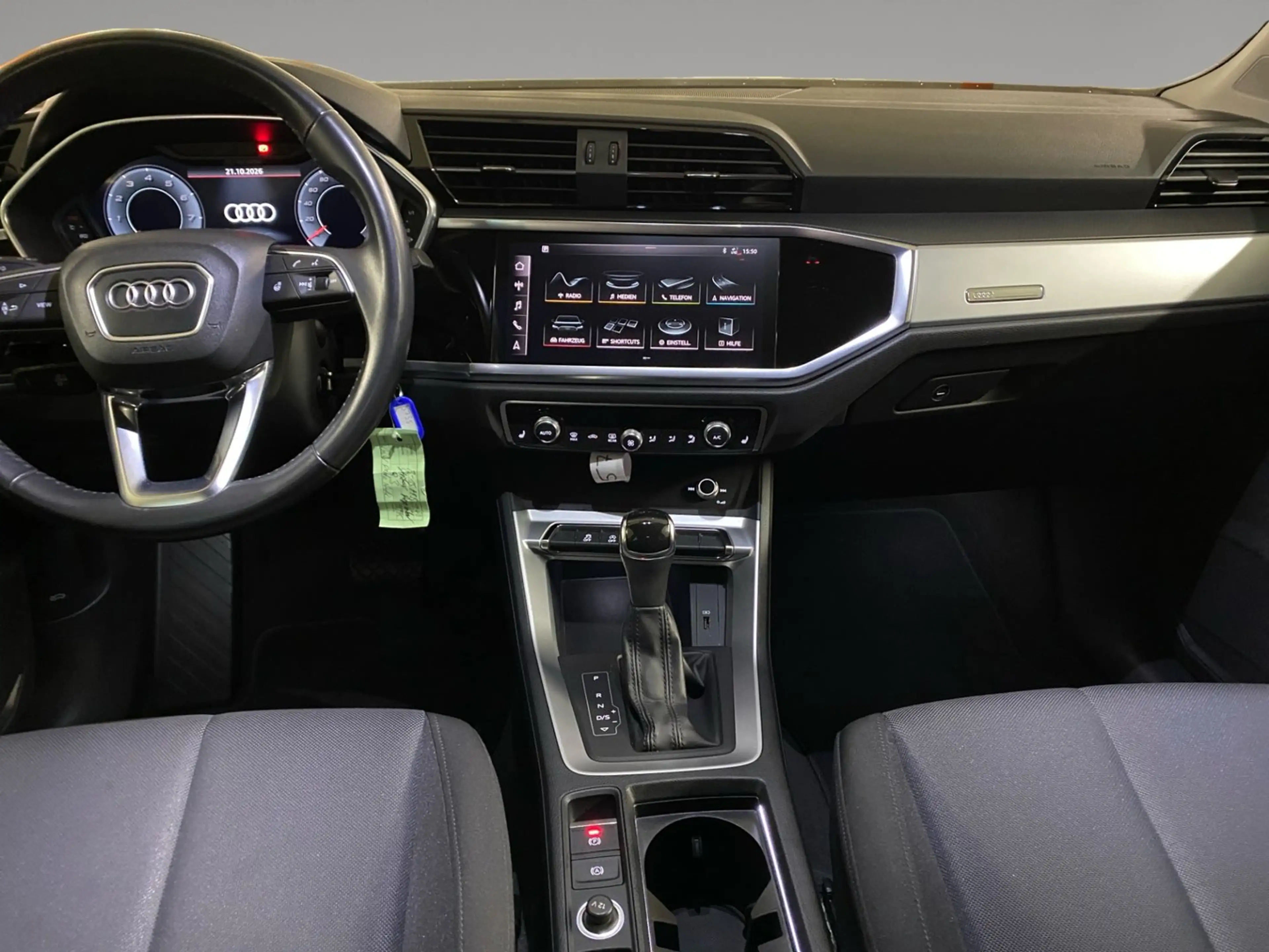 Audi Q3 35 TFSI — photo 11