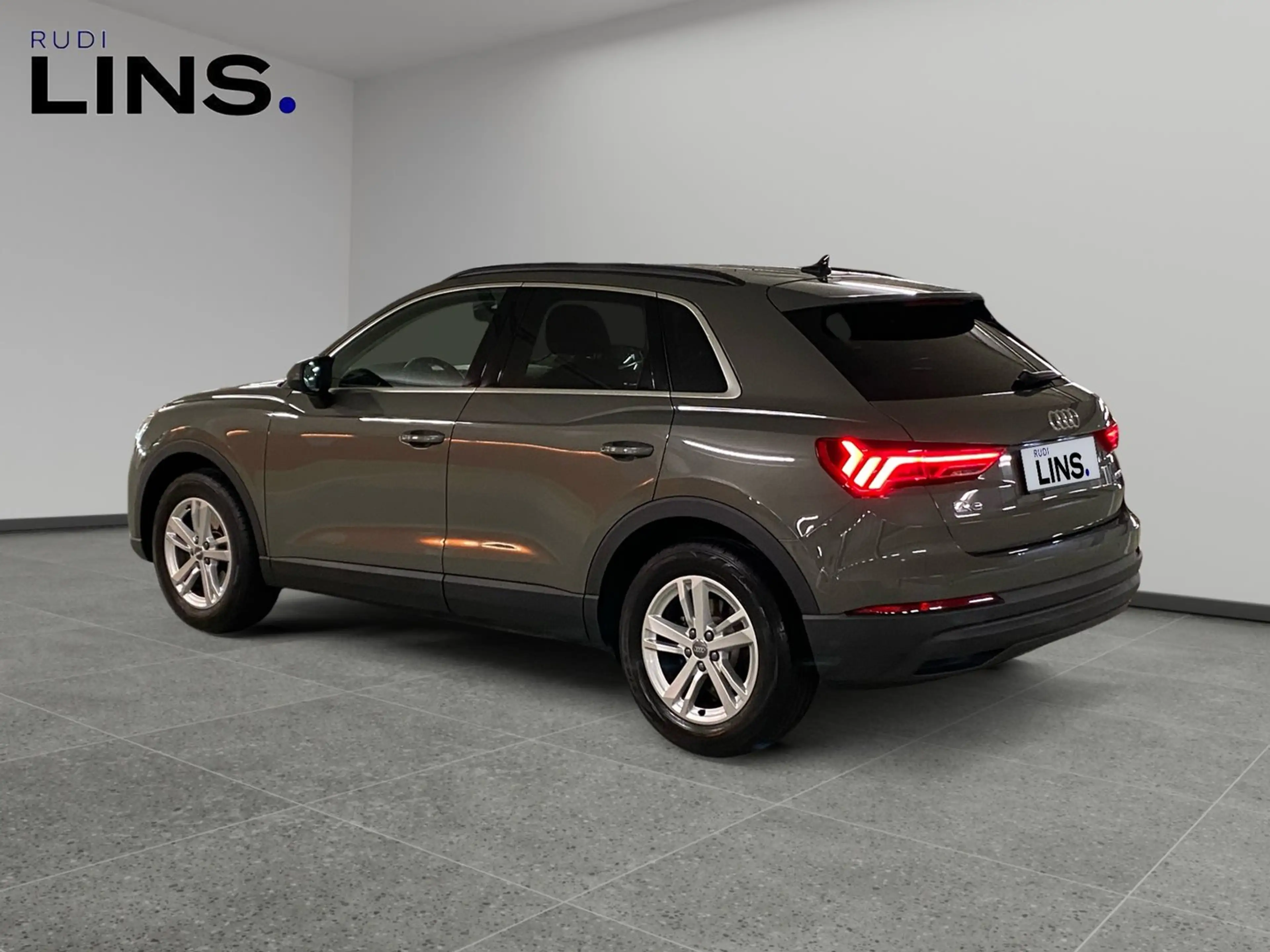 Audi Q3 35 TFSI — photo 8