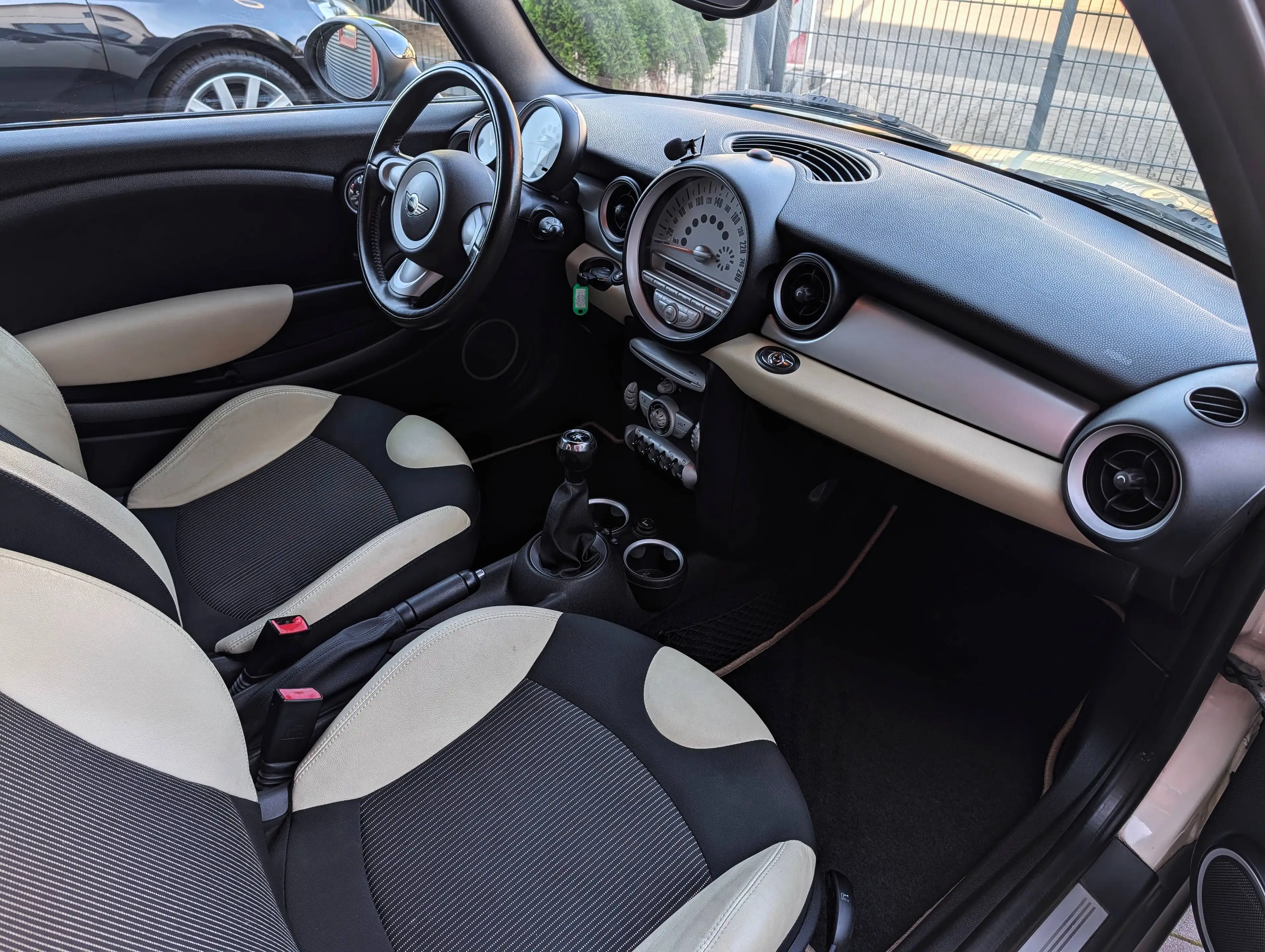 MINI Cooper Cabrio Mini Cooper Cabrio 1.6 "Edition" *TEILLEDER/PDC/KLIMA* — photo 11