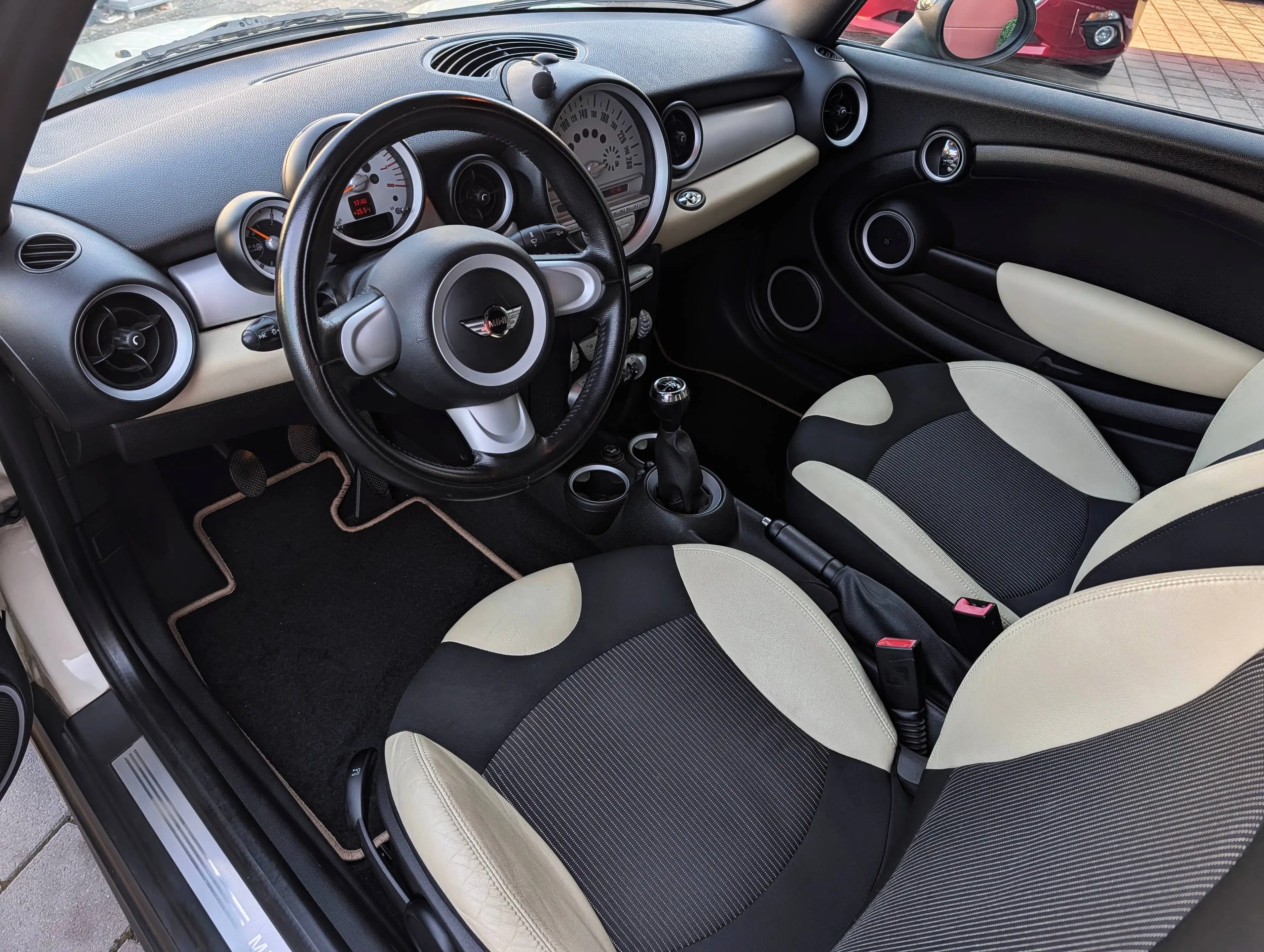 MINI Cooper Cabrio Mini Cooper Cabrio 1.6 "Edition" *TEILLEDER/PDC/KLIMA* — photo 10
