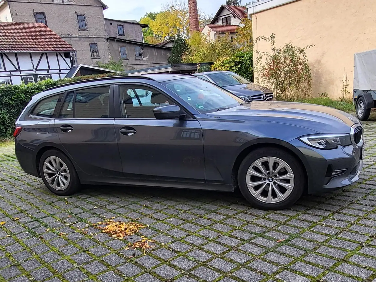 BMW 320 320d Touring xDrive Aut. Grau - 2