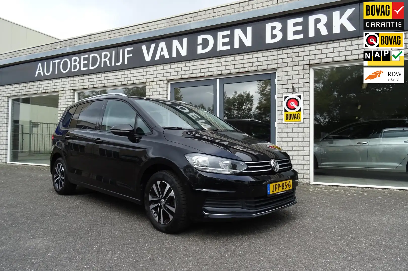 Volkswagen Touran 1.5 TSI ACT Comfortline Business 7p, IQ Drive, DSG Zwart - 1