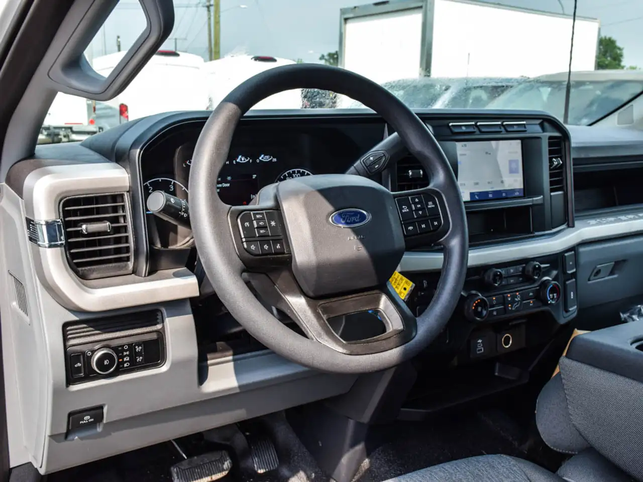 Ford F-600 Super Duty снимка Ford F-600 Super Duty
