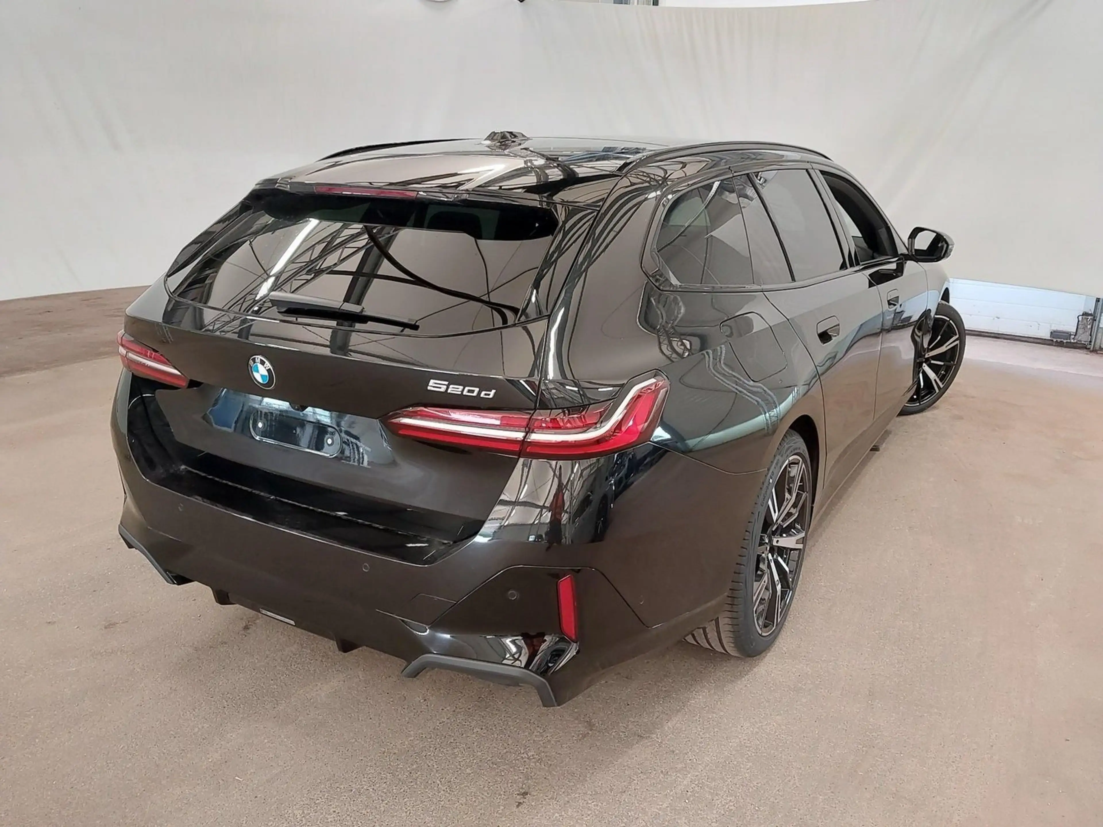 BMW 520 d Touring M Sport || Head-Up AHK Pano-Glasdach — photo 2