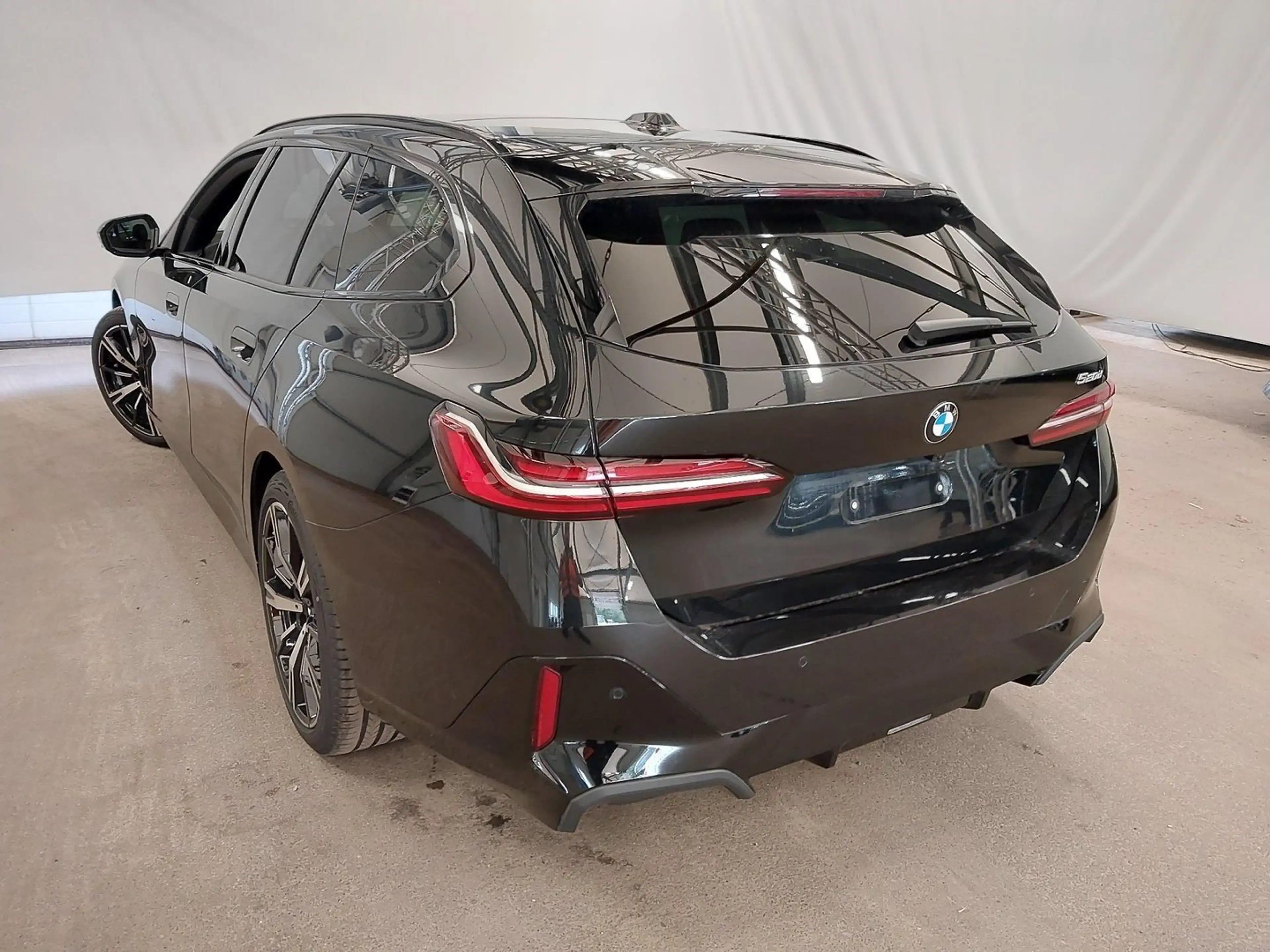 BMW 520 d Touring M Sport || Head-Up AHK Pano-Glasdach — photo 12