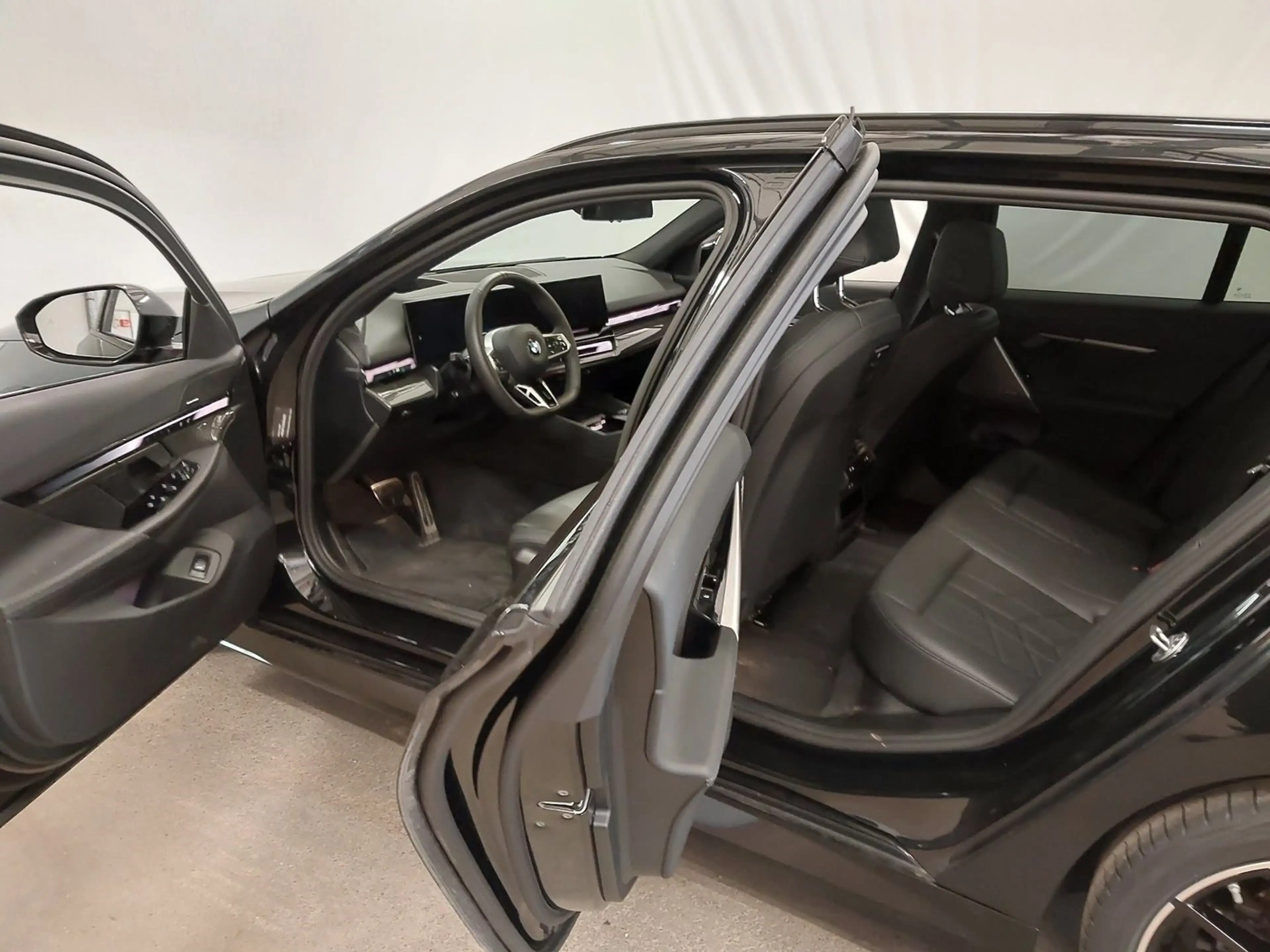 BMW 520 d Touring M Sport || Head-Up AHK Pano-Glasdach — photo 3