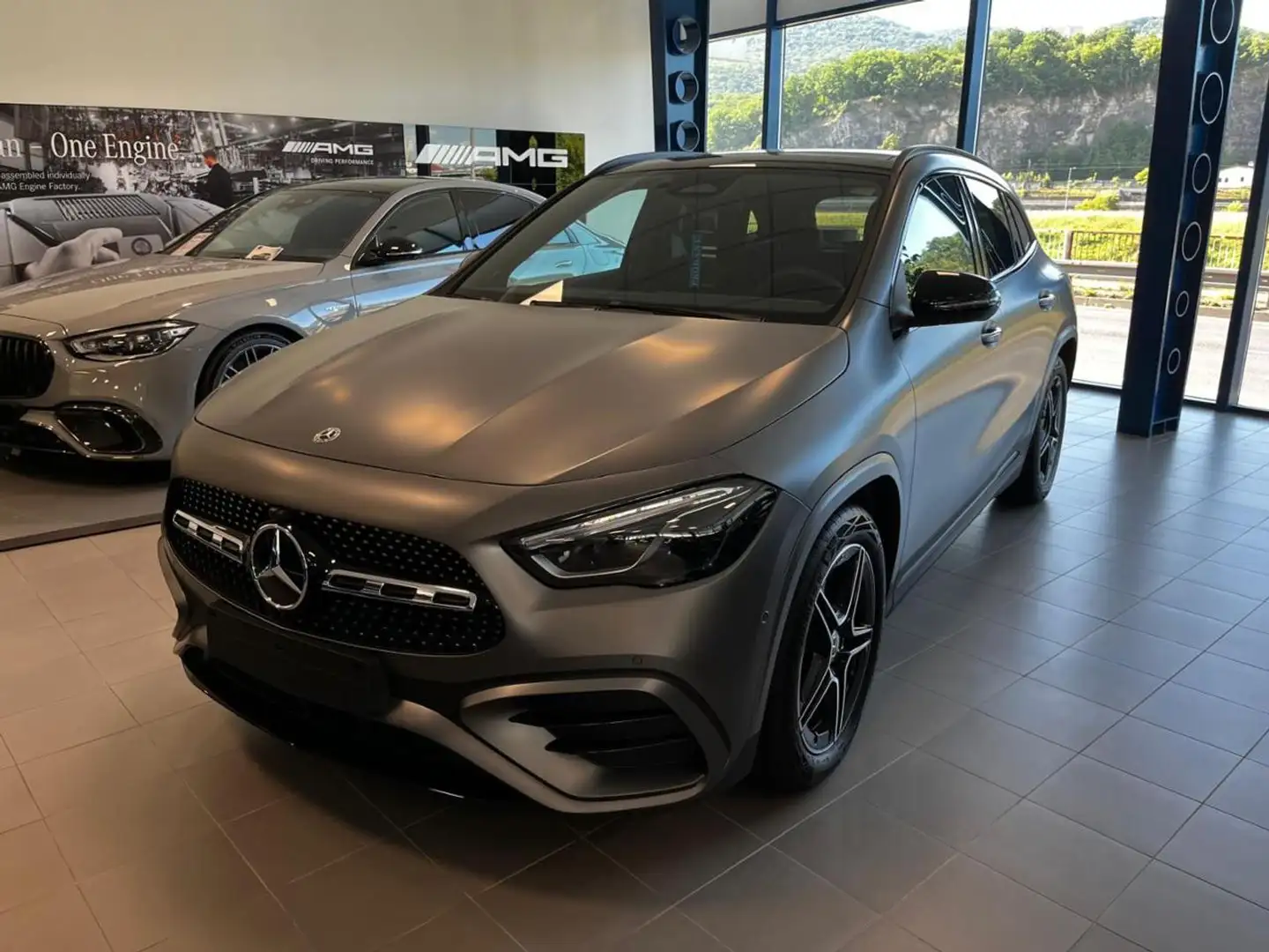 Mercedes-Benz GLA 200 d Automatic AMG Line Premium Plus Grigio - 2