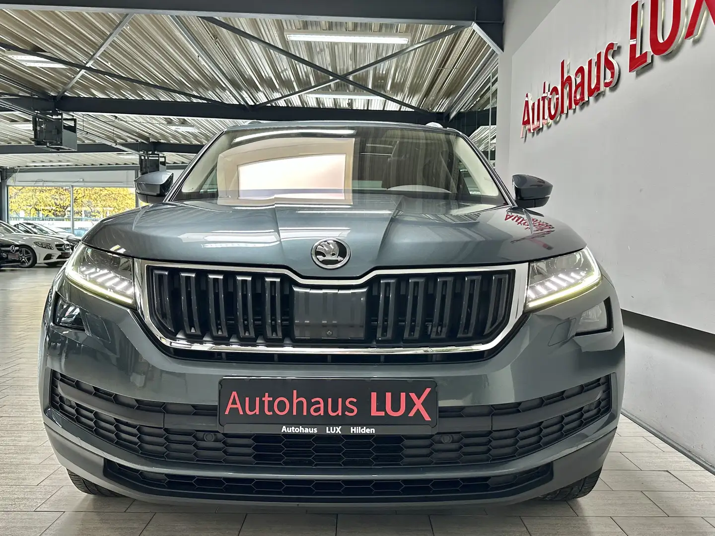 Skoda Kodiaq BENZIN*4X4*PANORAMA*LEDER*360° KAMERA*AHK Gris - 2