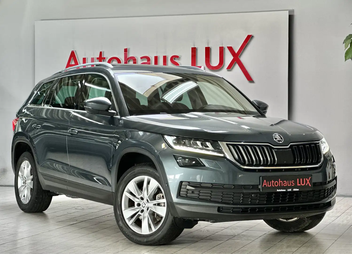 Skoda Kodiaq BENZIN*4X4*PANORAMA*LEDER*360° KAMERA*AHK Gris - 1