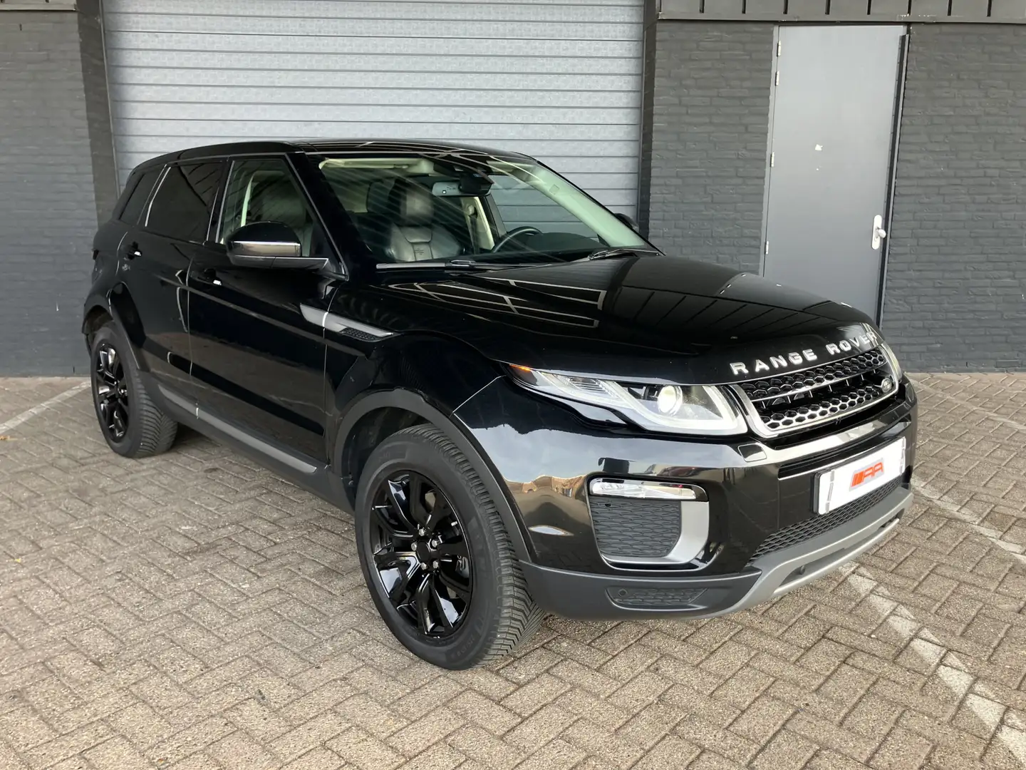 Land Rover Range Rover Evoque 2.0 TD4 HSE PANO-XENON-AHK Noir - 1