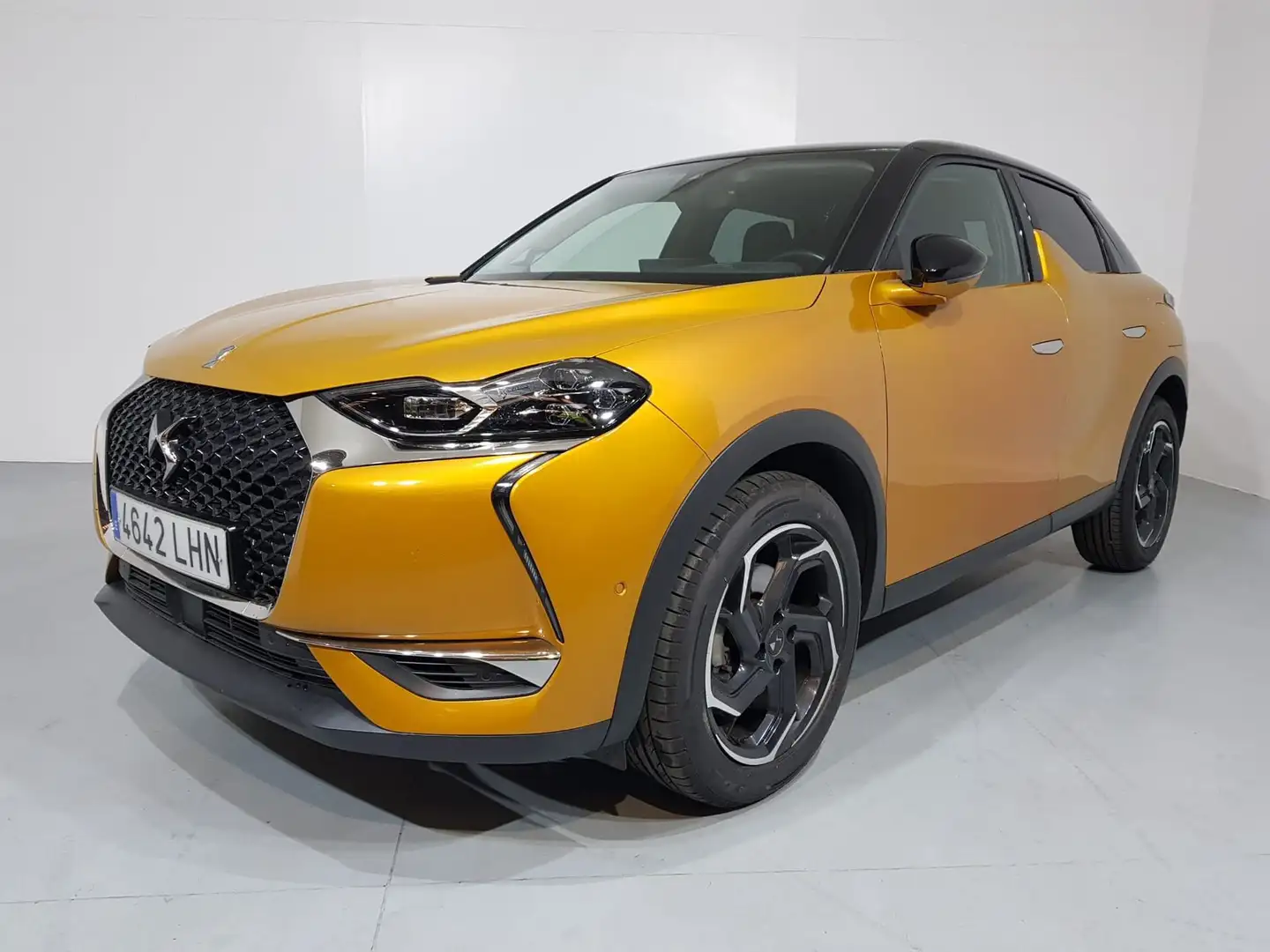 DS Automobiles DS 3 Crossback Puretech Grand Chic 130 EAT8 Amarillo - 1