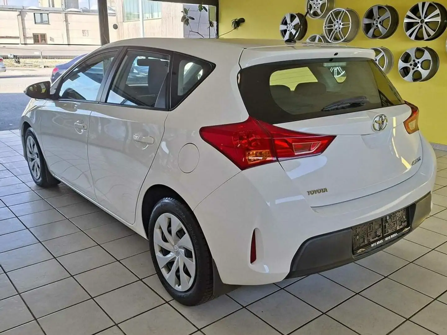Toyota Auris Active GUTER ZUSTAND, TEMPOMAT, KLIMA Weiß - 2