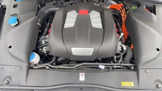 Porsche Cayenne view 15
