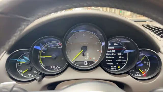 Porsche Cayenne view 12