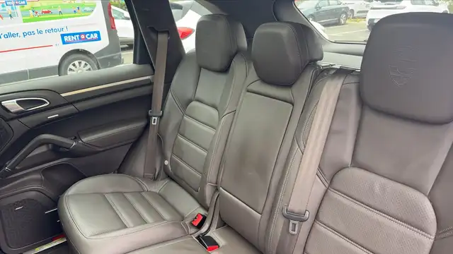 Porsche Cayenne view 9