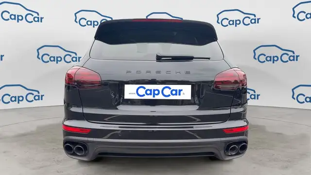 Porsche Cayenne view 3