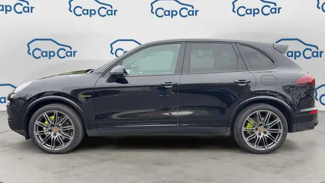 Porsche Cayenne view 2