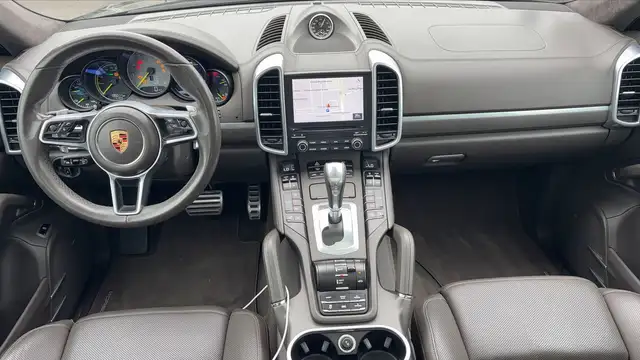 Porsche Cayenne view 11