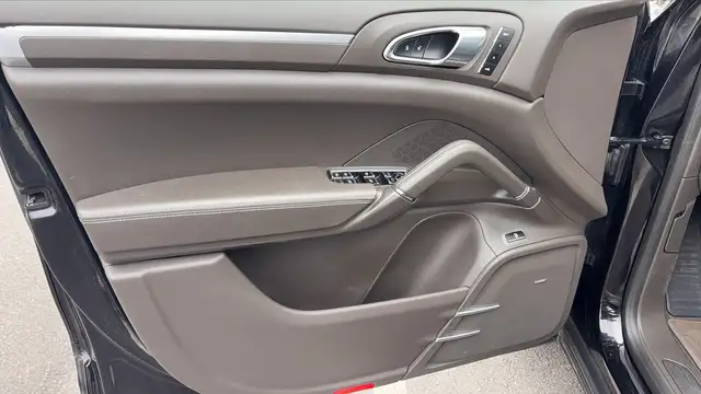 Porsche Cayenne view 7