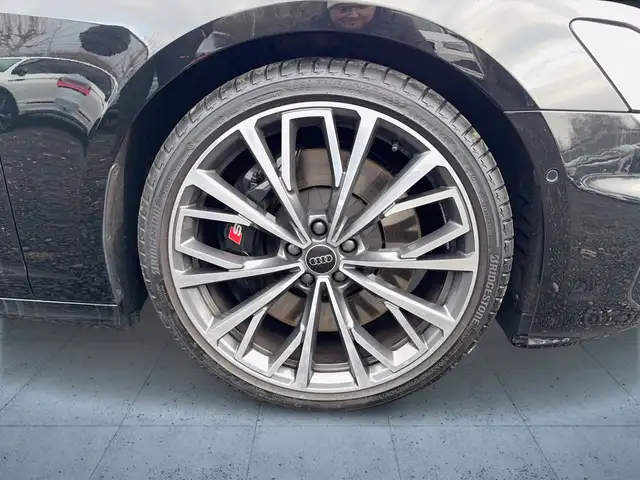 Audi S6 view 7