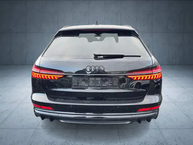 Audi S6 view 4