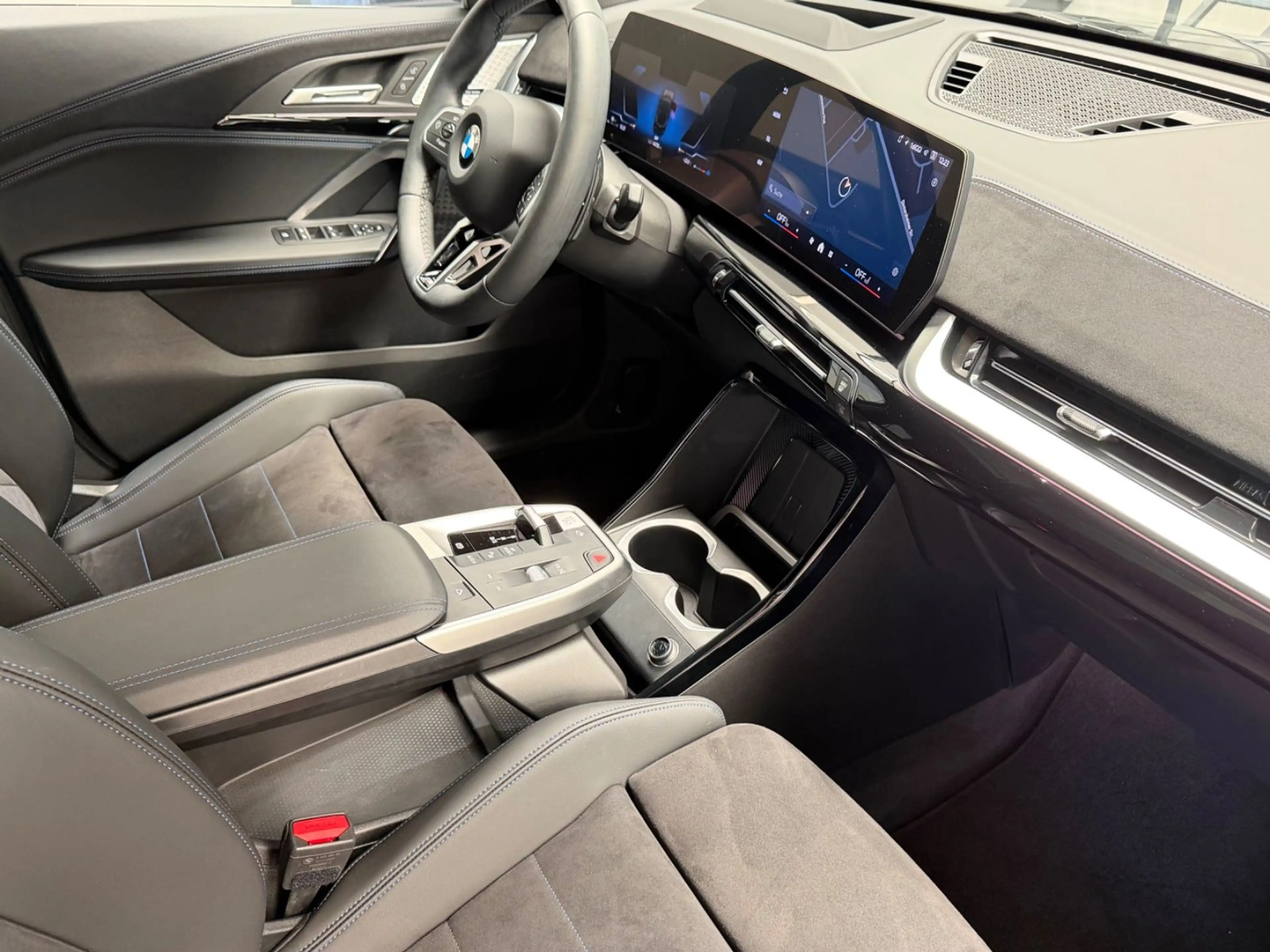 BMW X2 20 d xDrive M Sport Navi/HUD/Panorama/360 Cam — photo 13
