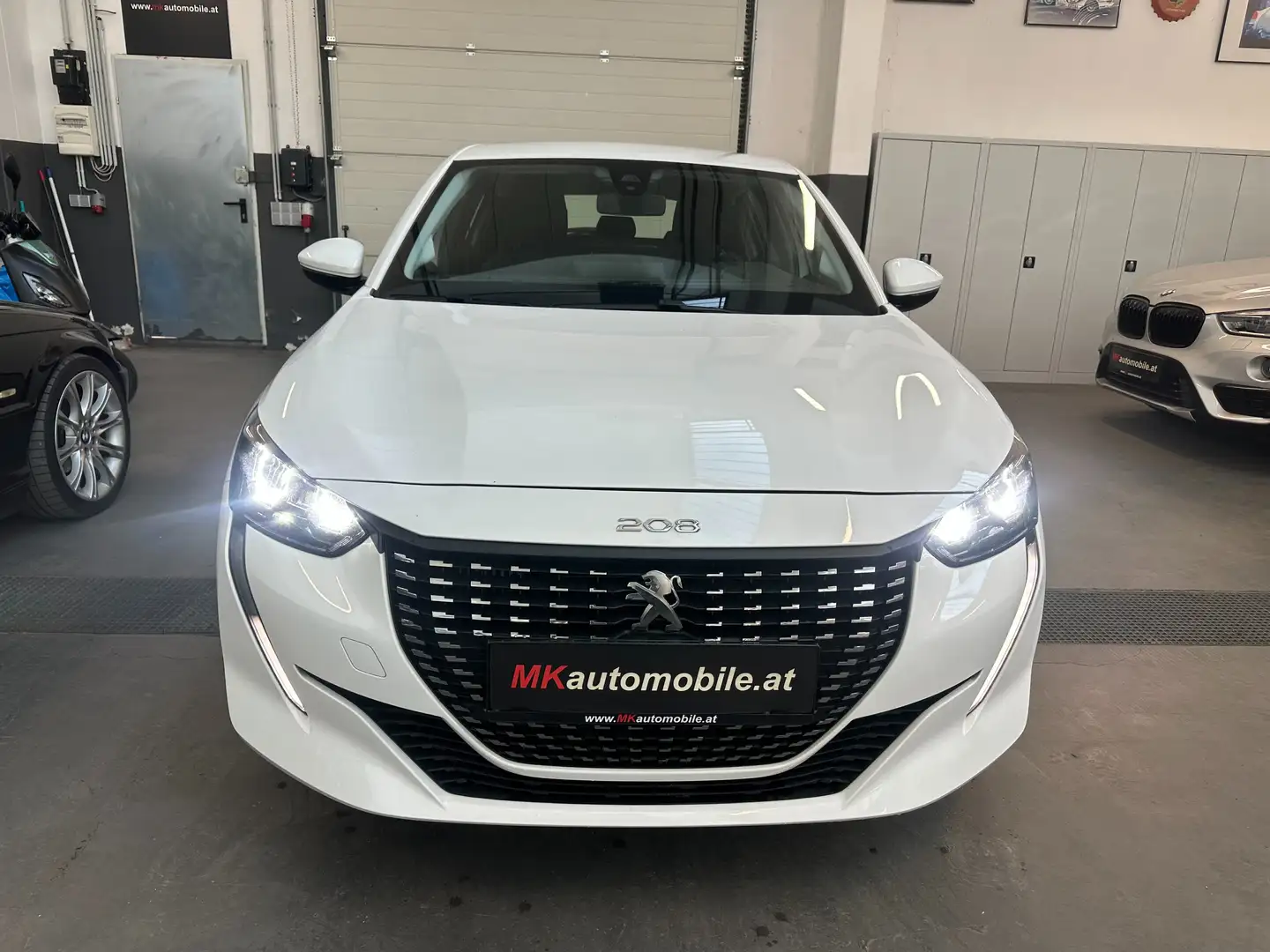 Peugeot 208 Active Pack 1,5 BlueHDi 100 S&S Weiß - 2