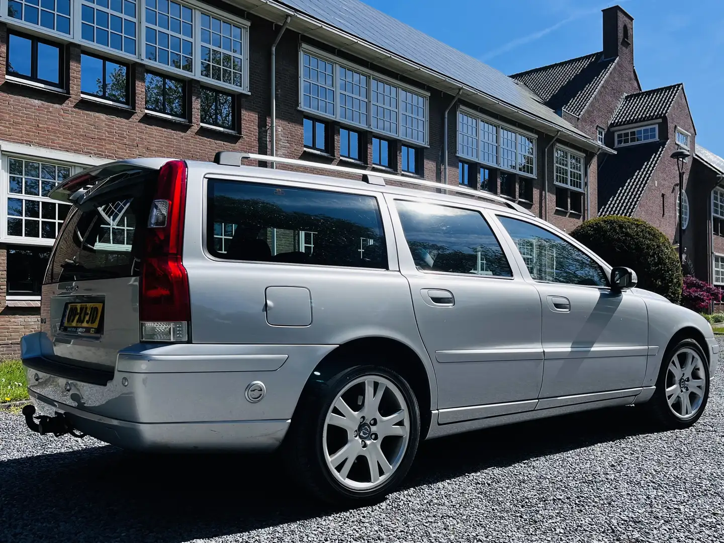 Volvo V70 2.4 140PK 2007 Grijs LPG G3 Youngtimer Grijs - 1